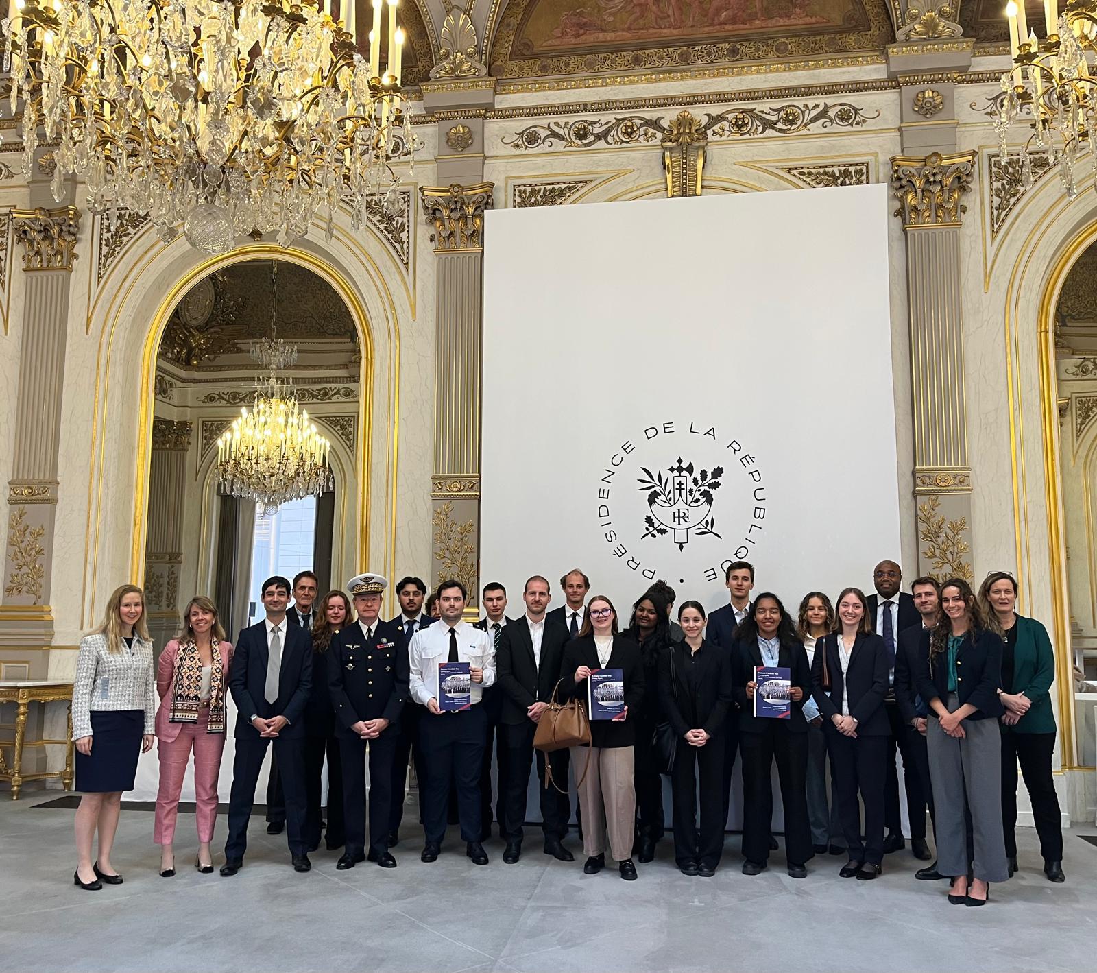 Entente Cordiale Day finalists holding their reports at the Élysée Palace